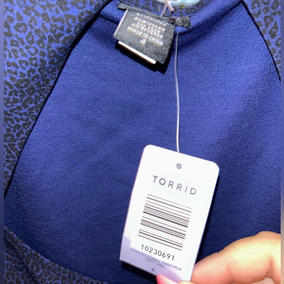 NWT Torrid Midnight Blue Leopard Print Blouse, 4X - Picture 6 of 6